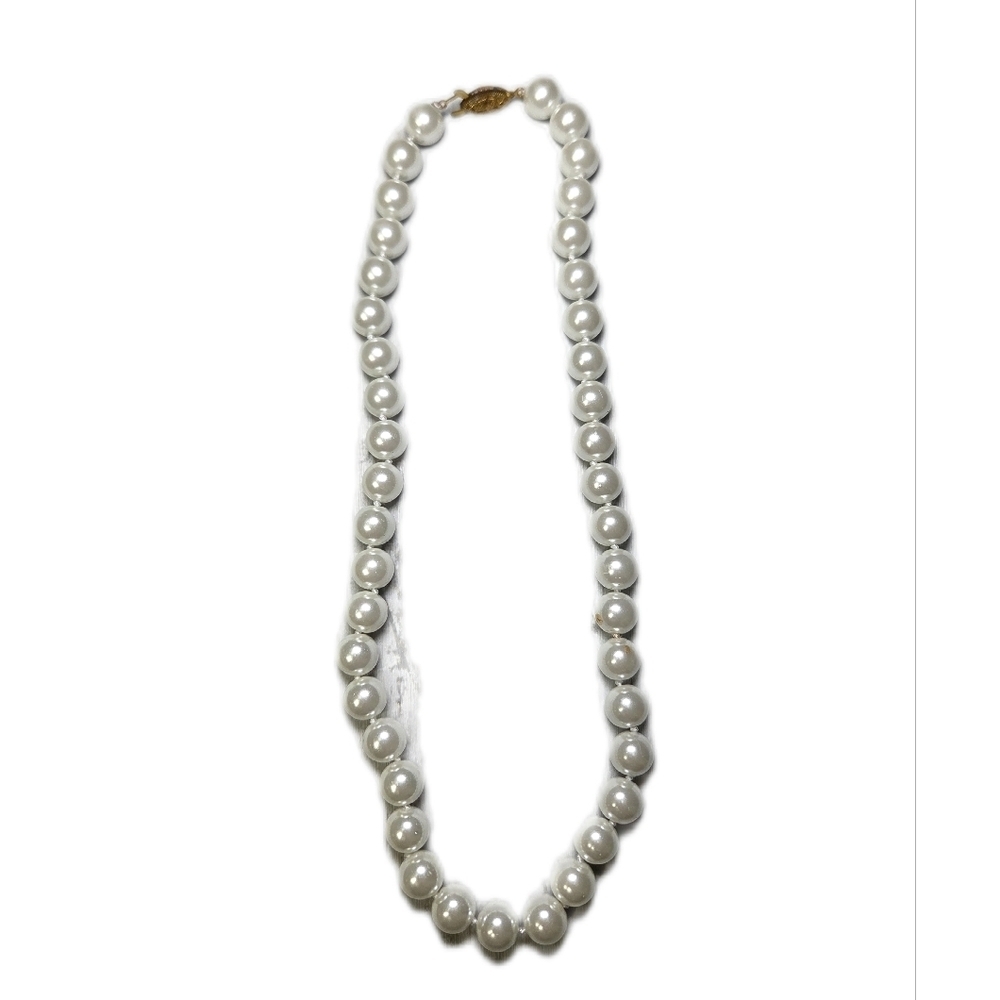 Classic White Vintage Pearl Necklace